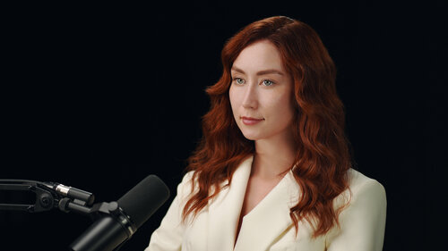 Бетперде киген қыздың эротикалық фотосессиясы