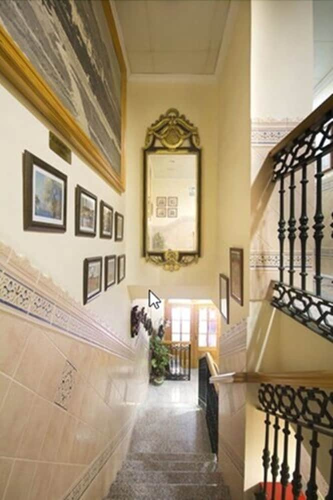 Фото Hostal Los Corchos