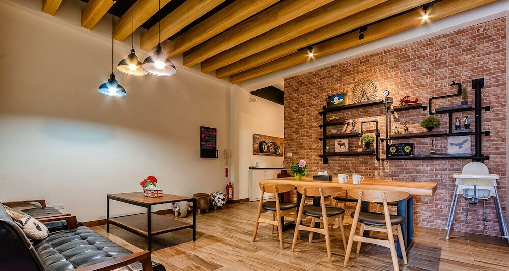 Фото Black House