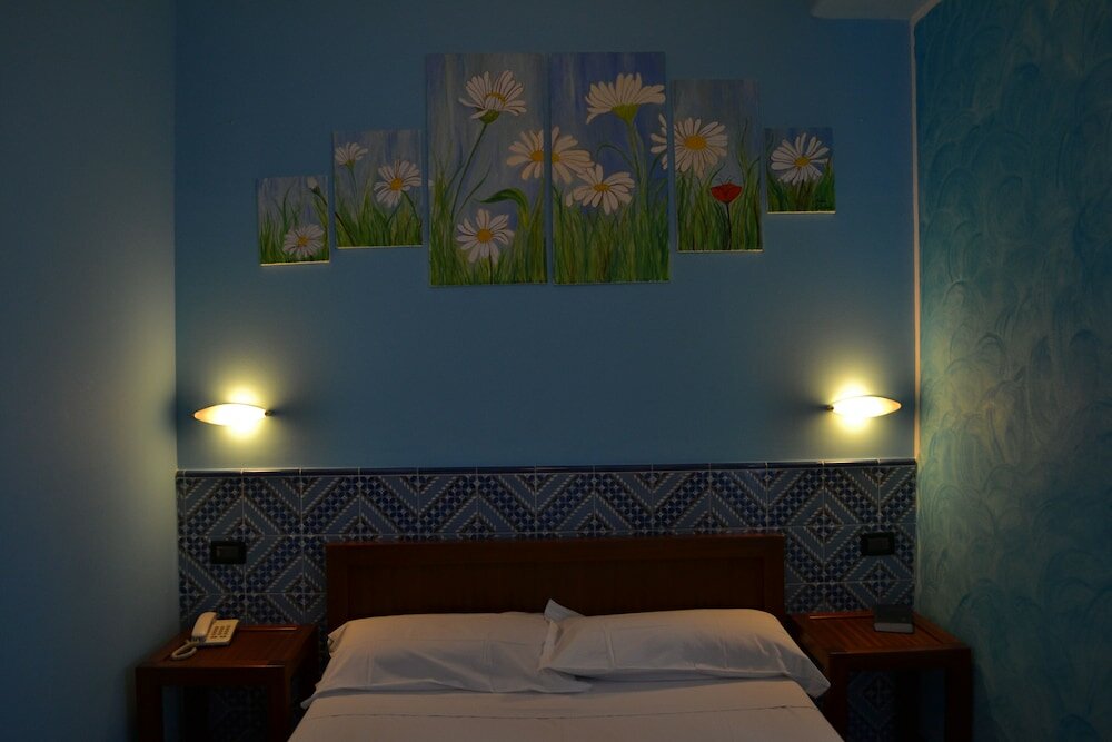 Фото Petit Hotel