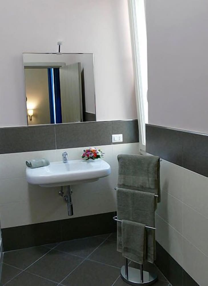 Фото Cairoli Exclusive Rooms & Suite