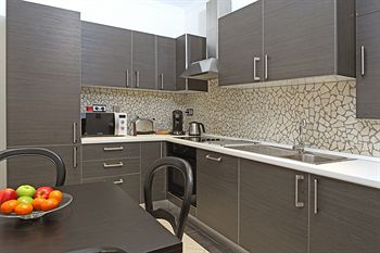 Фото The Queen Luxury Apartments - Villa Liberty