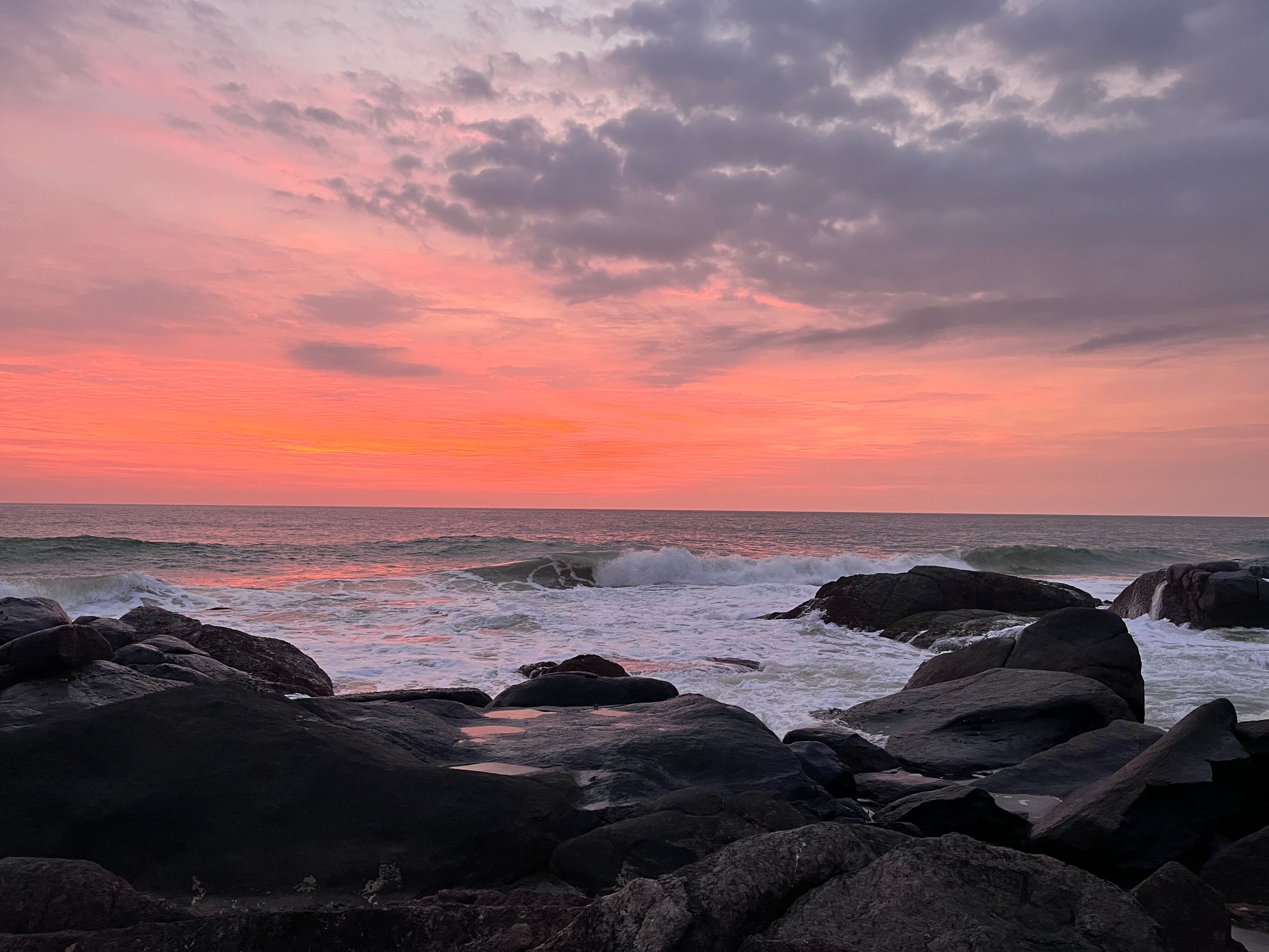Фото J Ambalangoda