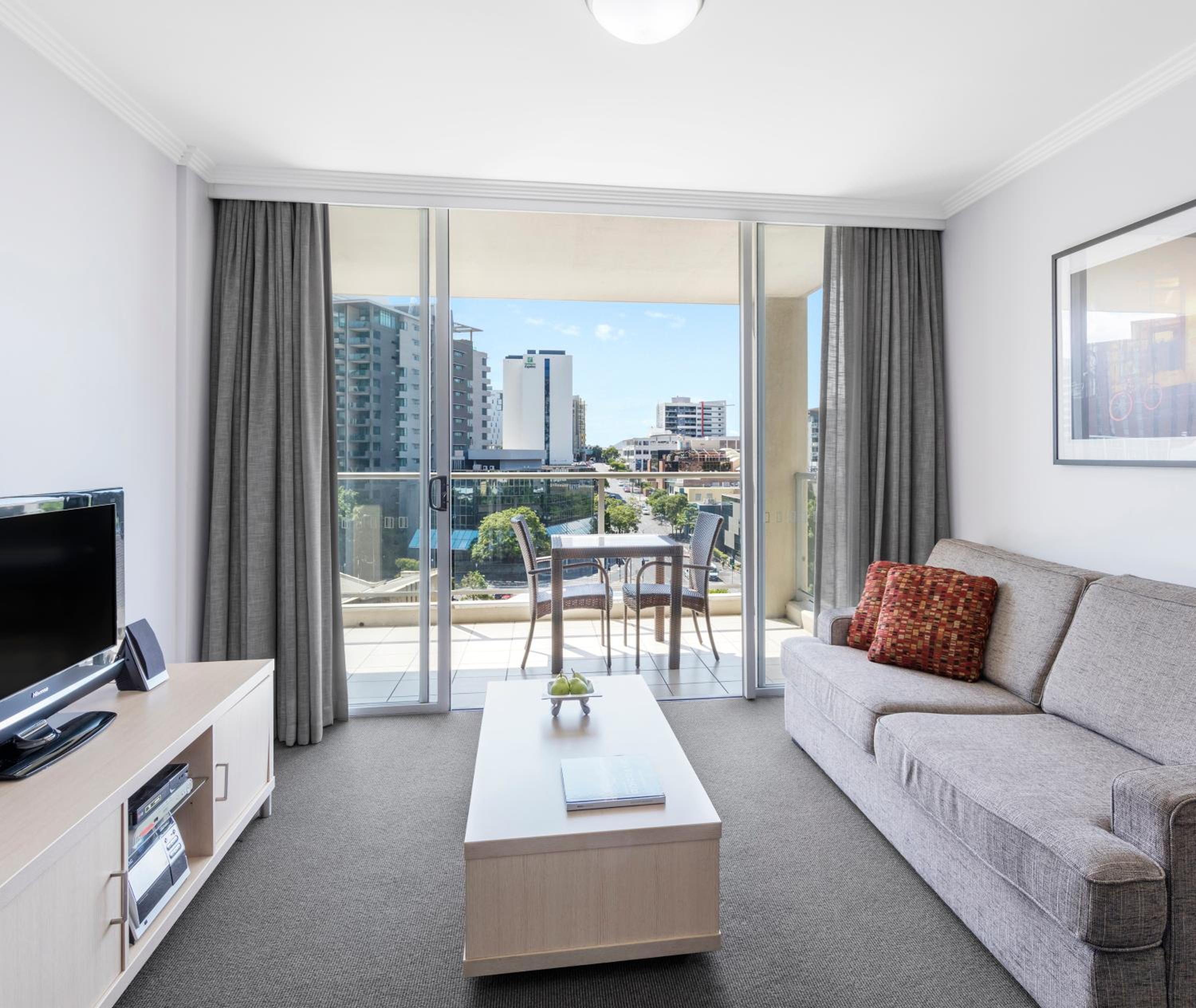 Фото Oaks Brisbane Lexicon Suites