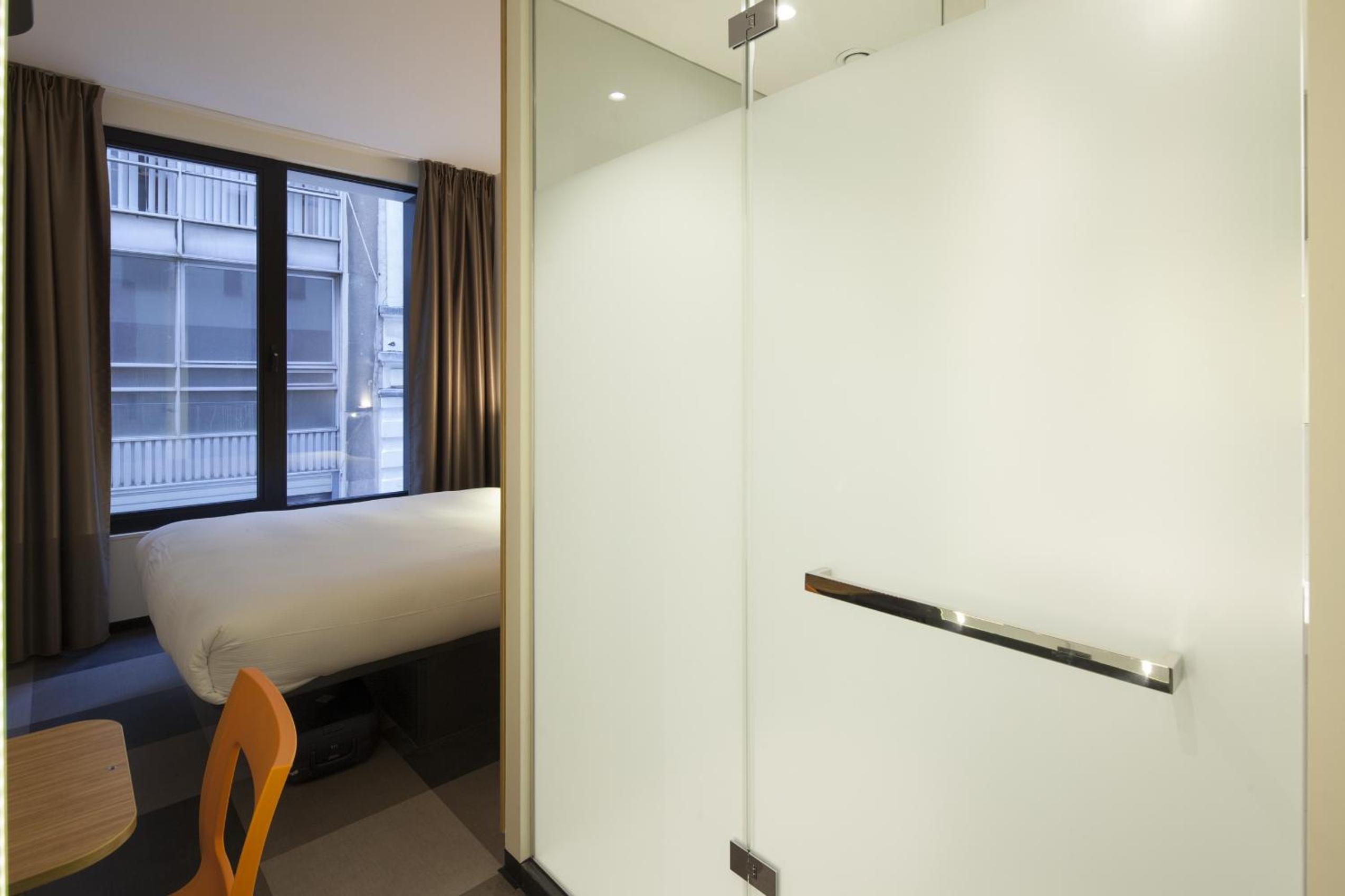 Фото EasyHotel Brussels City Centre