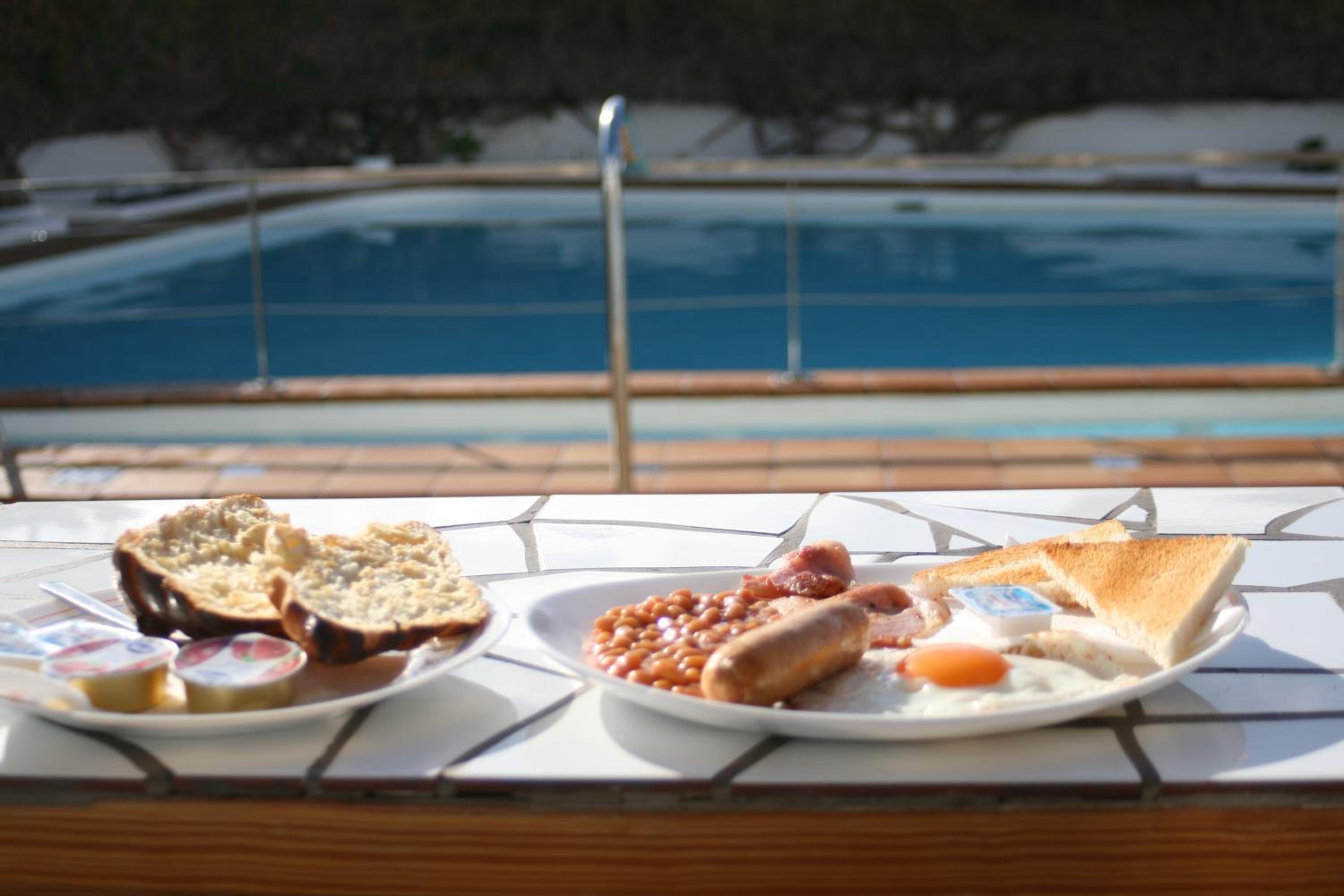 Фото Apartahotel Costa Volcán