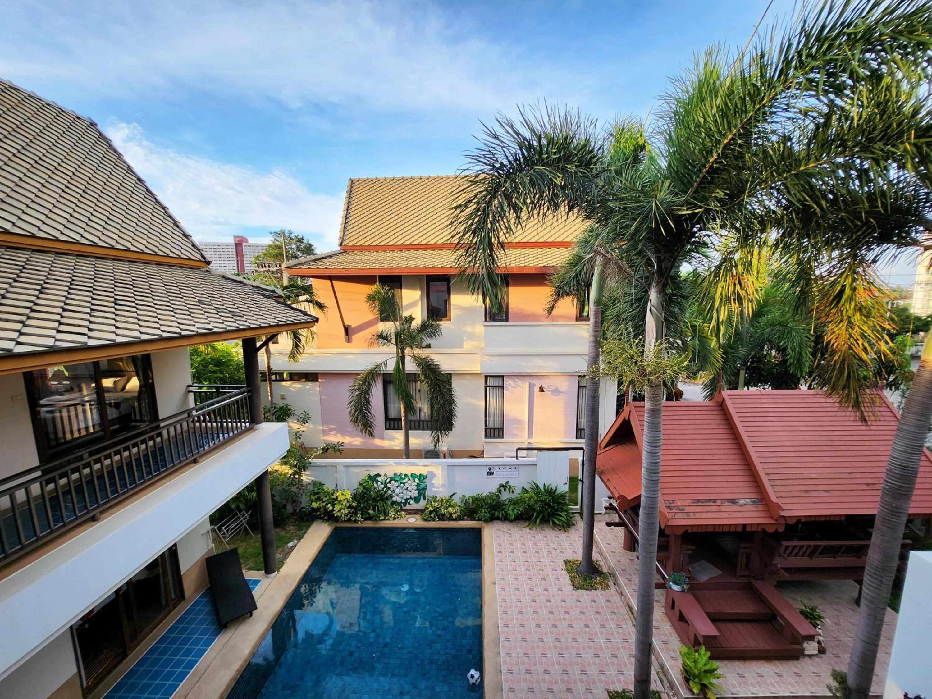 Фото Punnapha Pool Villa Pattaya