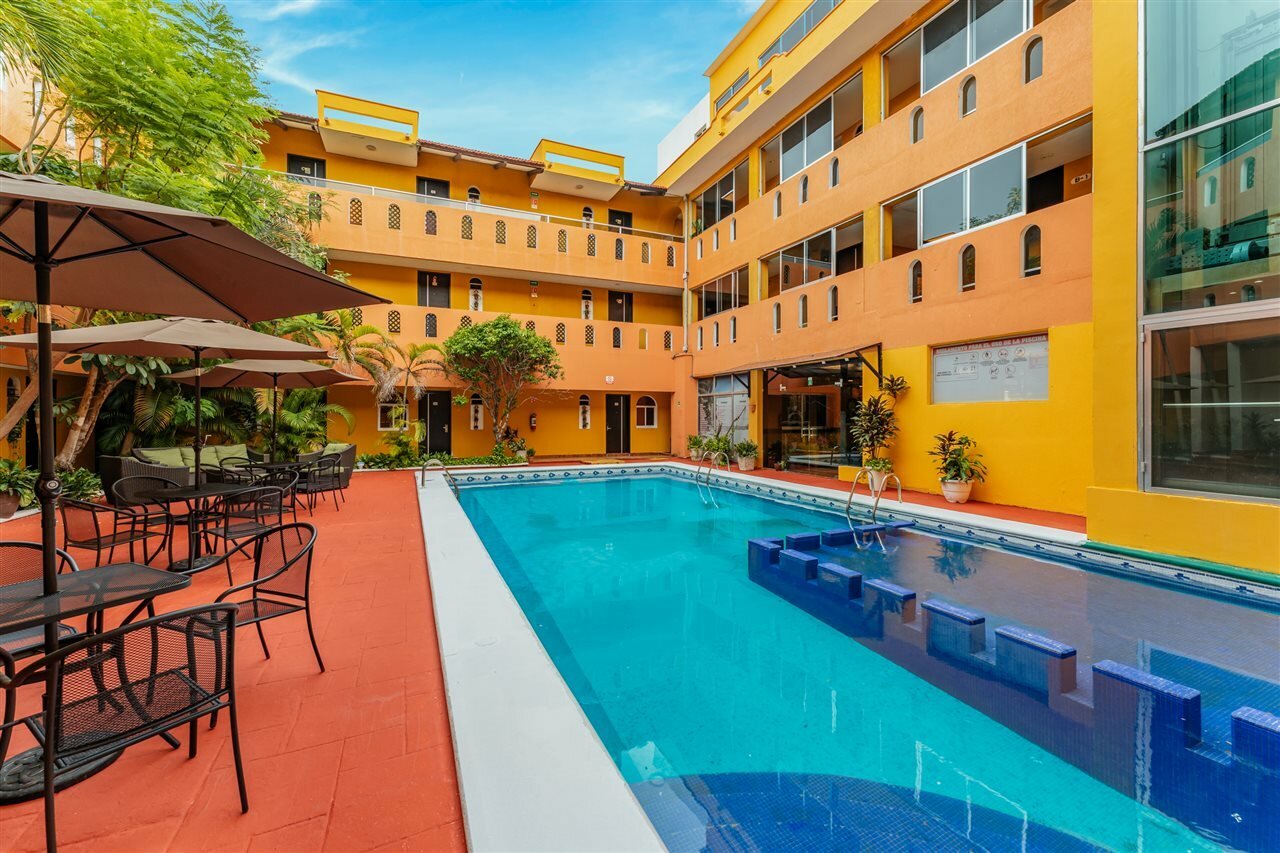 Фото отеля 1