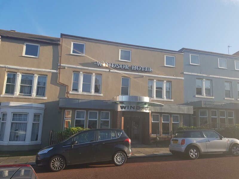 Гостиница Windsor Hotel в Уитли Бей