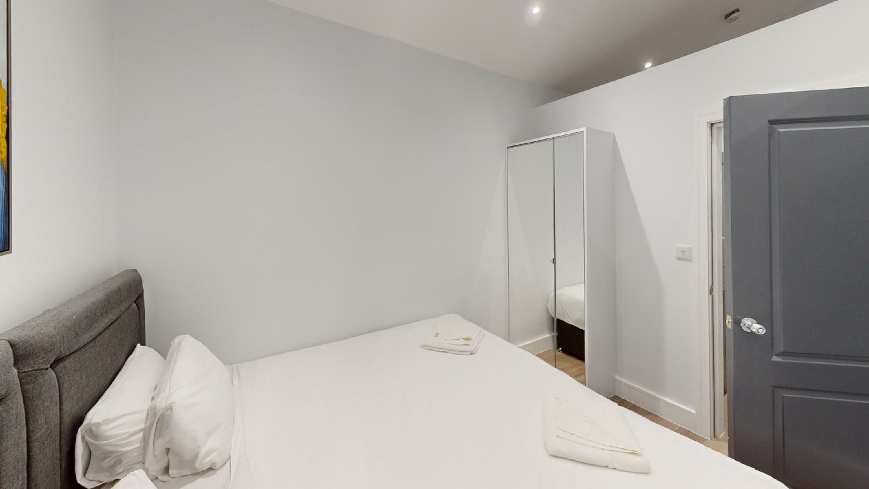 Фото Hyde Park Economy Apartments