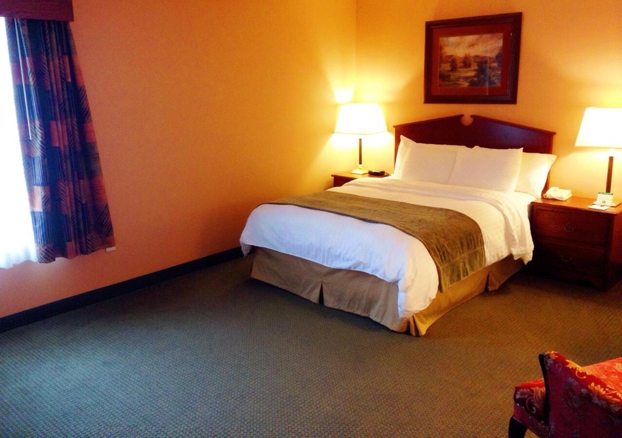 Фото Grandstay Residential Suites Hotel - Sheboygan