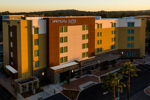 Гостиница SpringHill Suites by Marriott Irvine Lake Forest в Лейк Форест