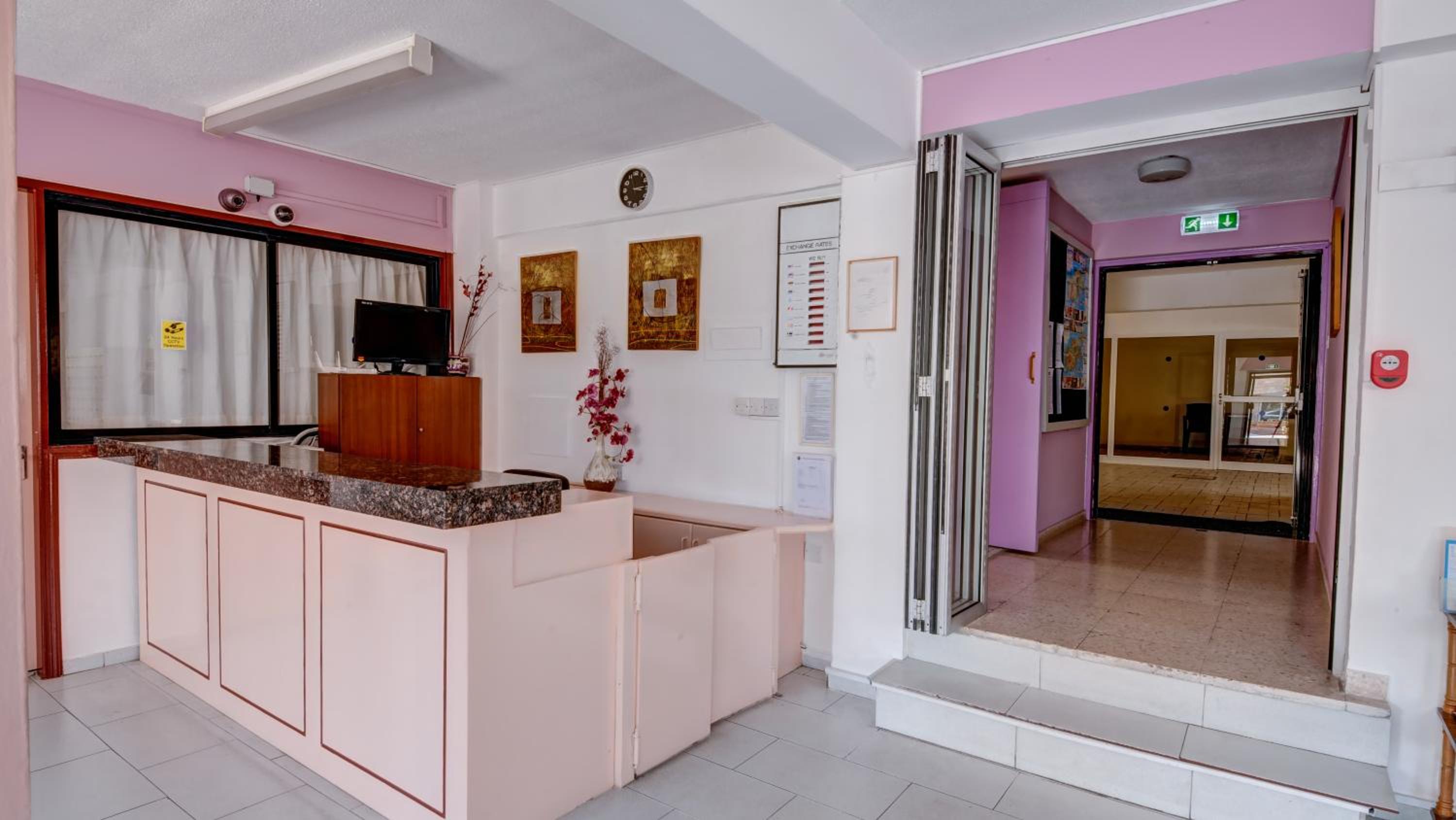 Фото A. Maos Hotel Apartments