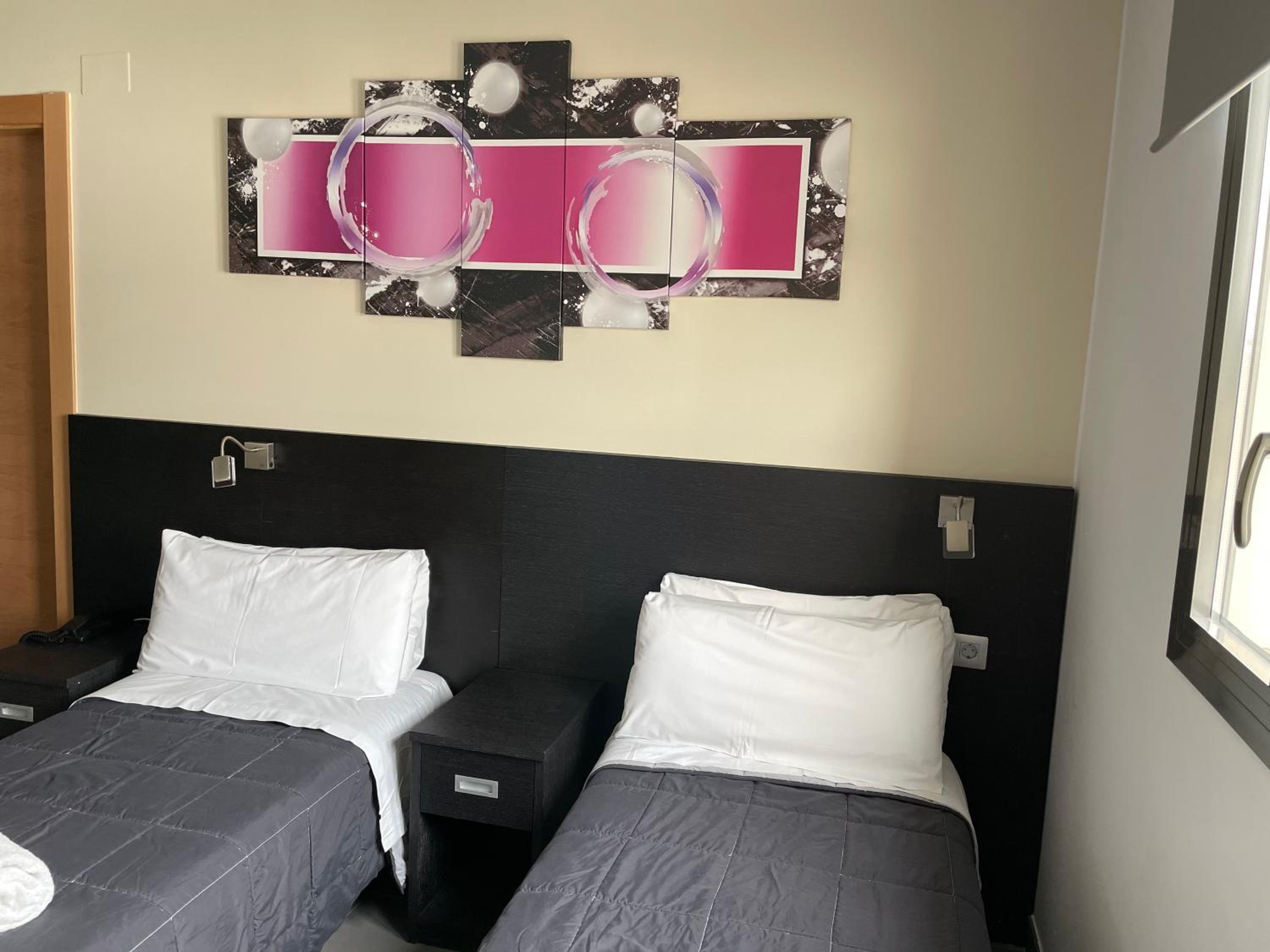 Фото Hotel 6 Bis