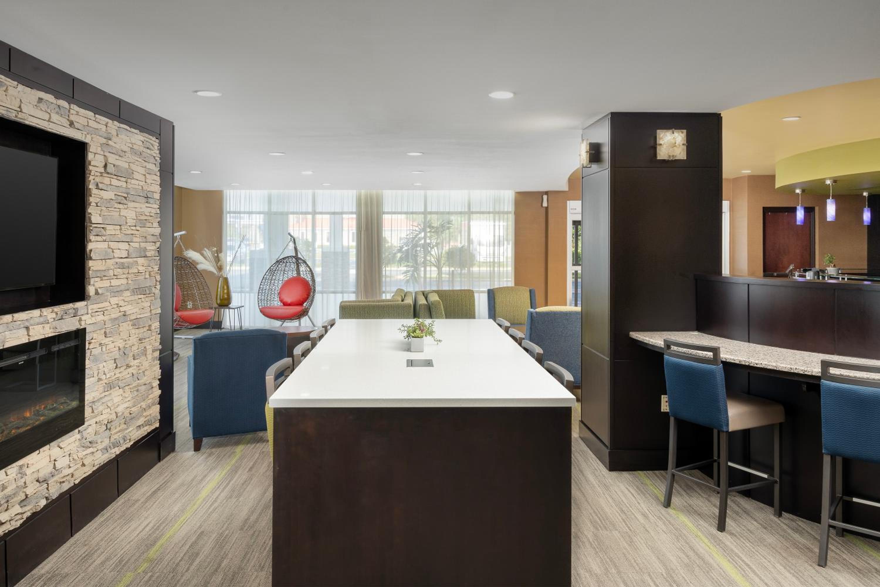 Фото Comfort Suites Lake City