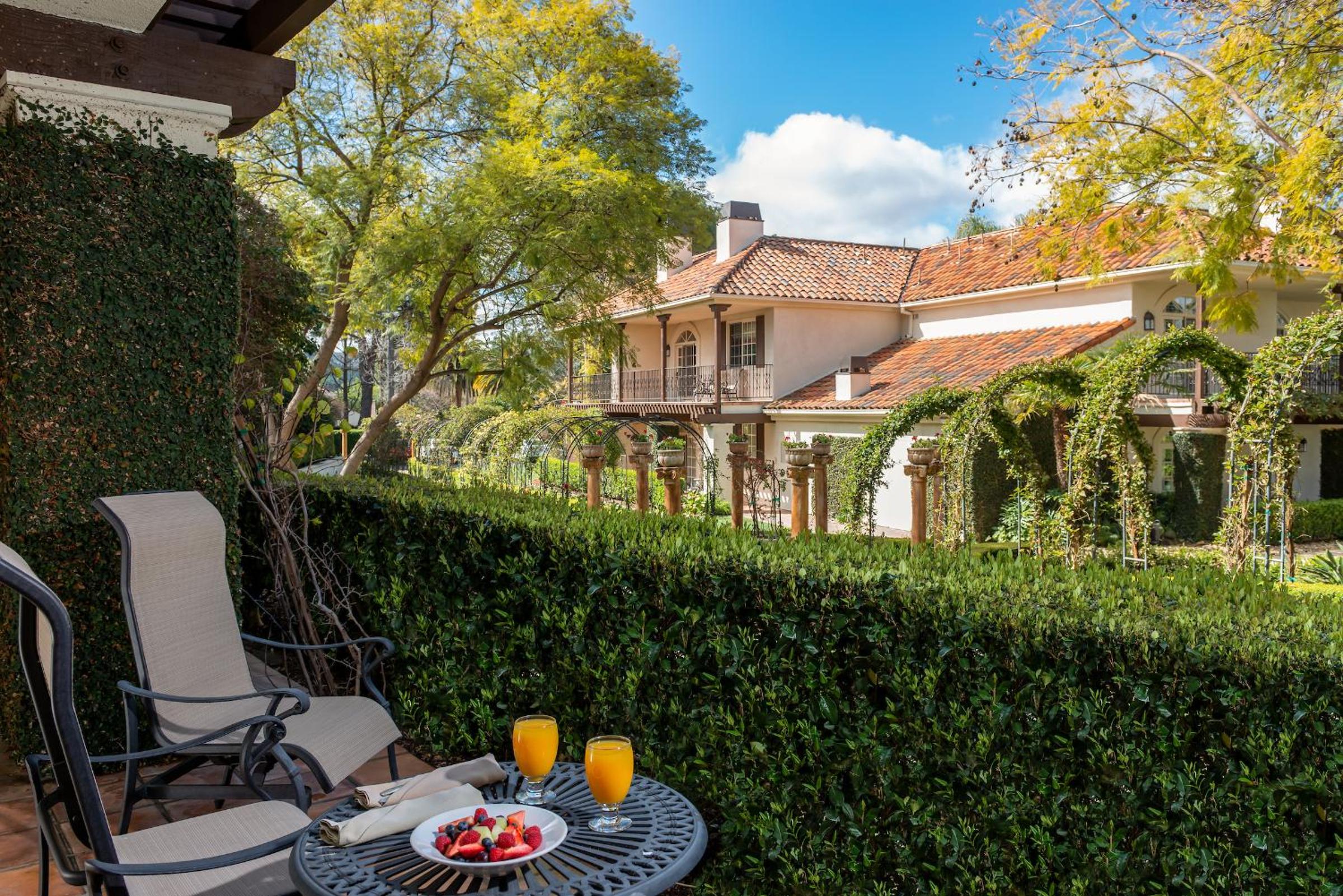 Фото Westlake Village Inn