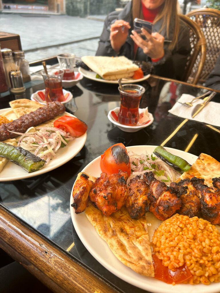 مقهى Tarihi Hocapasa Pidecisi ، اسطنبول، صورة