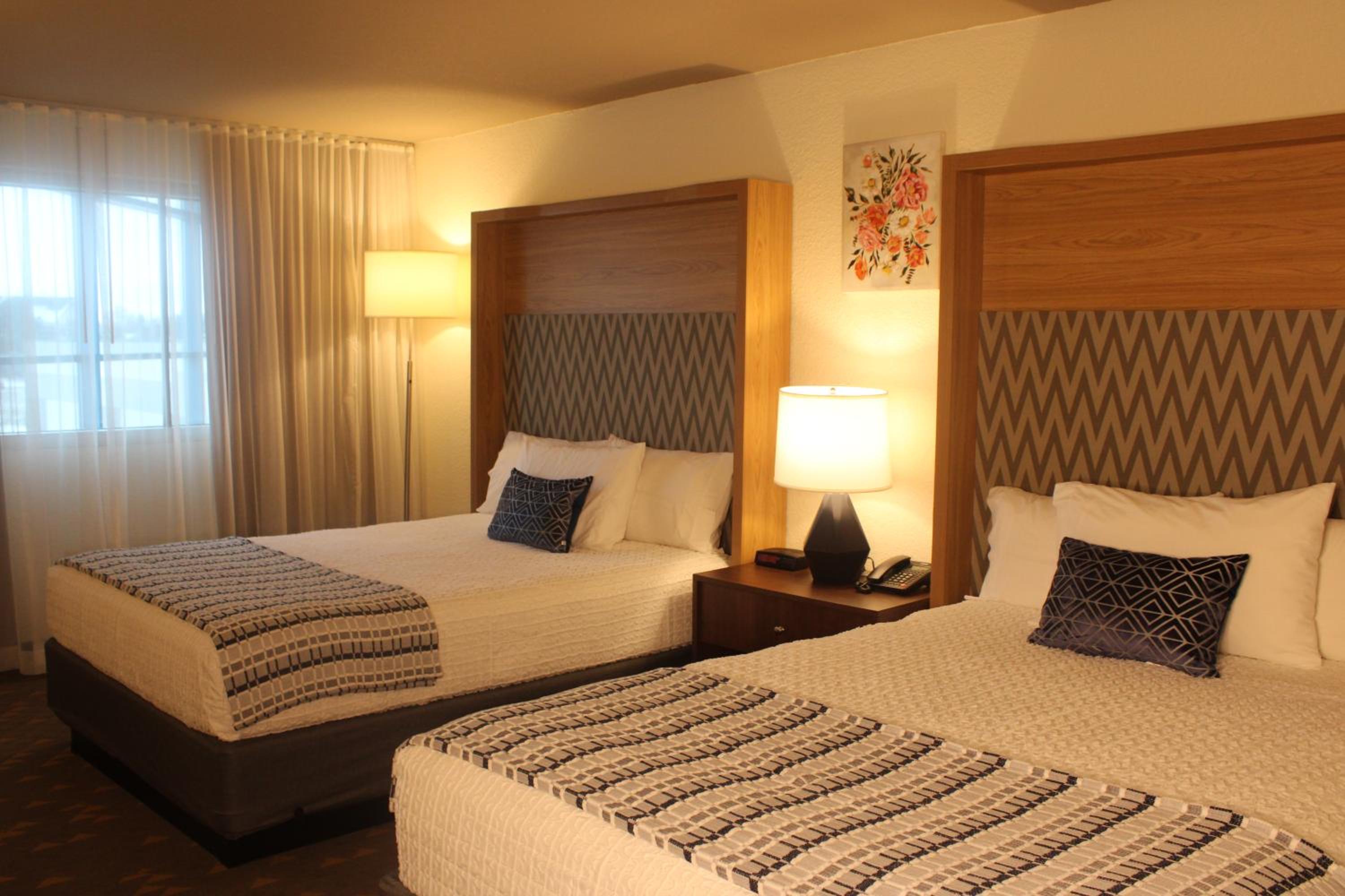 Фото Gateway Hotel & Convention Center, Bwpc