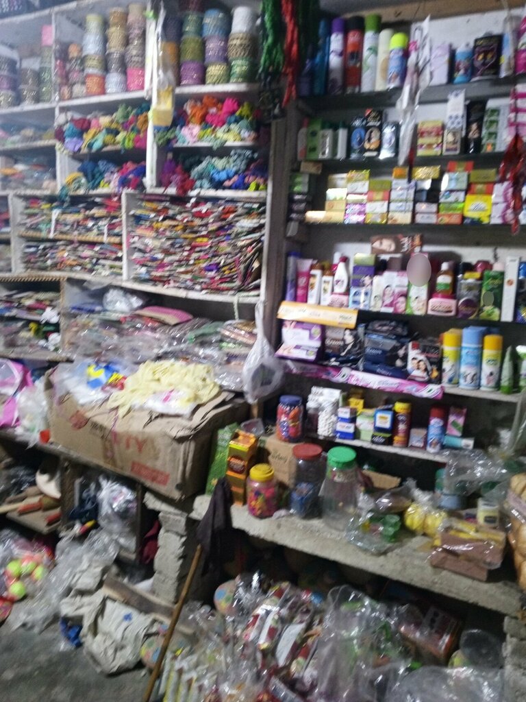 Sewing accessories Hamza lace shop, Lahore, photo