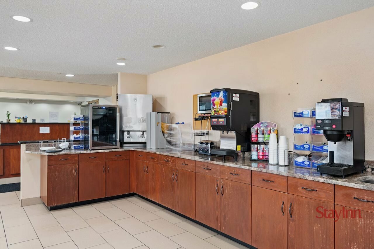 Фото Americas Best Value Inn Grand Forks