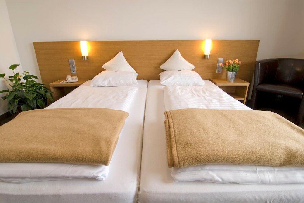 Фото Hotel Braeuwirt