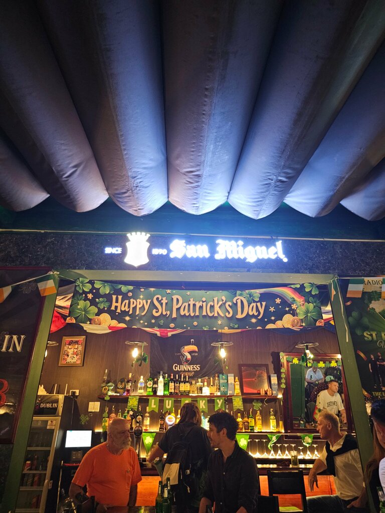 Bar, pub Radio Dublin, Da Nang, photo