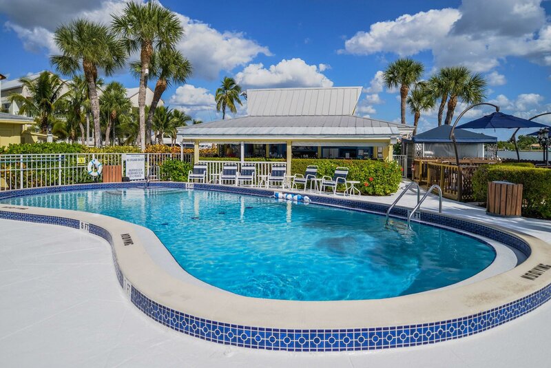 Гостиница Charter Club of Naples Bay by Diamond Resorts