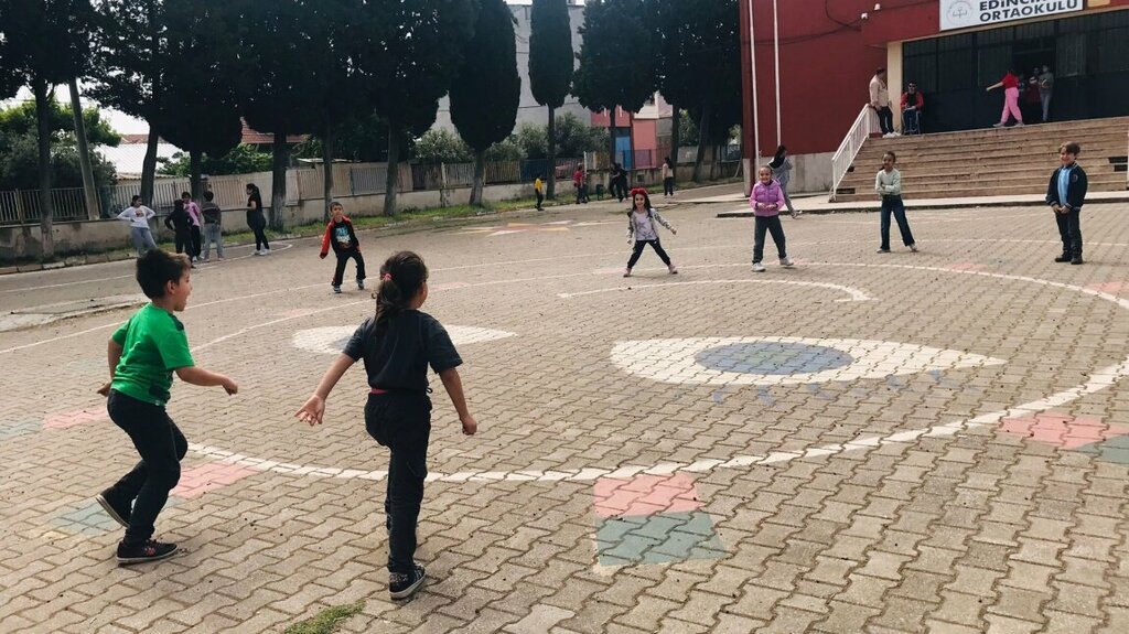 مدرسة ابتدائية Edincik Primary School ، ، صورة