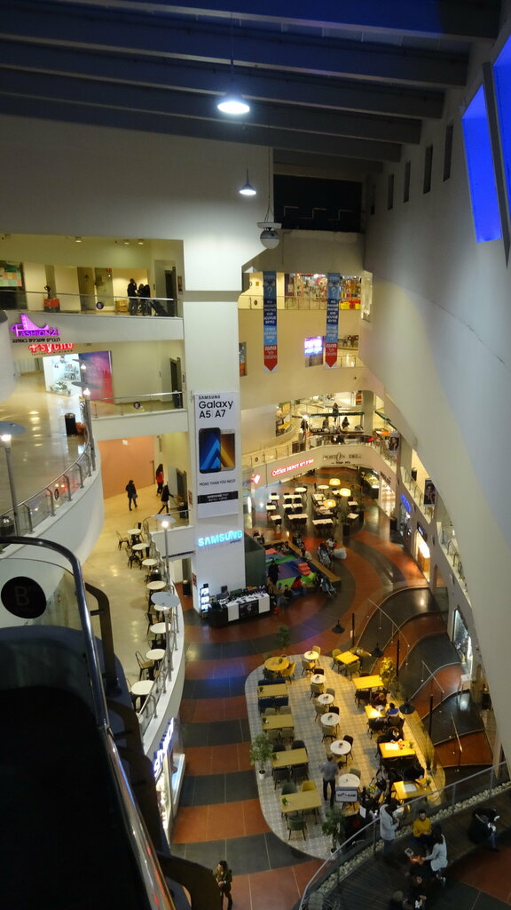 Shopping mall Dizengoff Center, Tel Aviv, photo