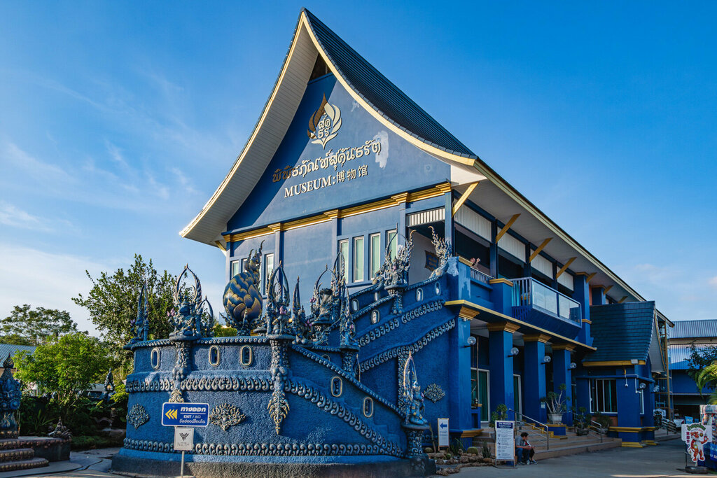 Pagoda Rong Suea Ten Temple, Chiang Rai, photo