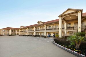 Гостиница Days Inn & Suites by Wyndham Houston Hobby Airport