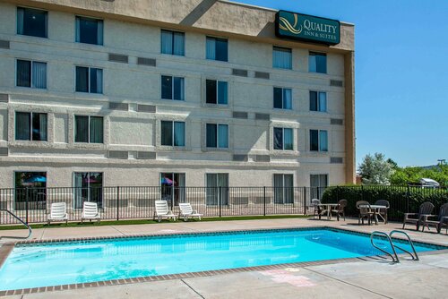 Гостиница Quality Inn and Suites Garden of the Gods в Колорадо-Спрингс