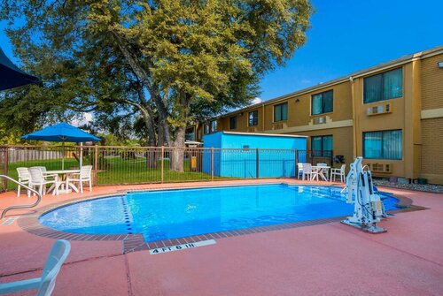 Гостиница SureStay Plus Hotel by Best Western San Antonio North в Сан-Антонио