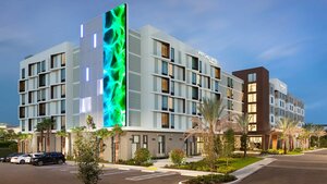 Гостиница SpringHill Suites by Marriott Orlando at Millenia