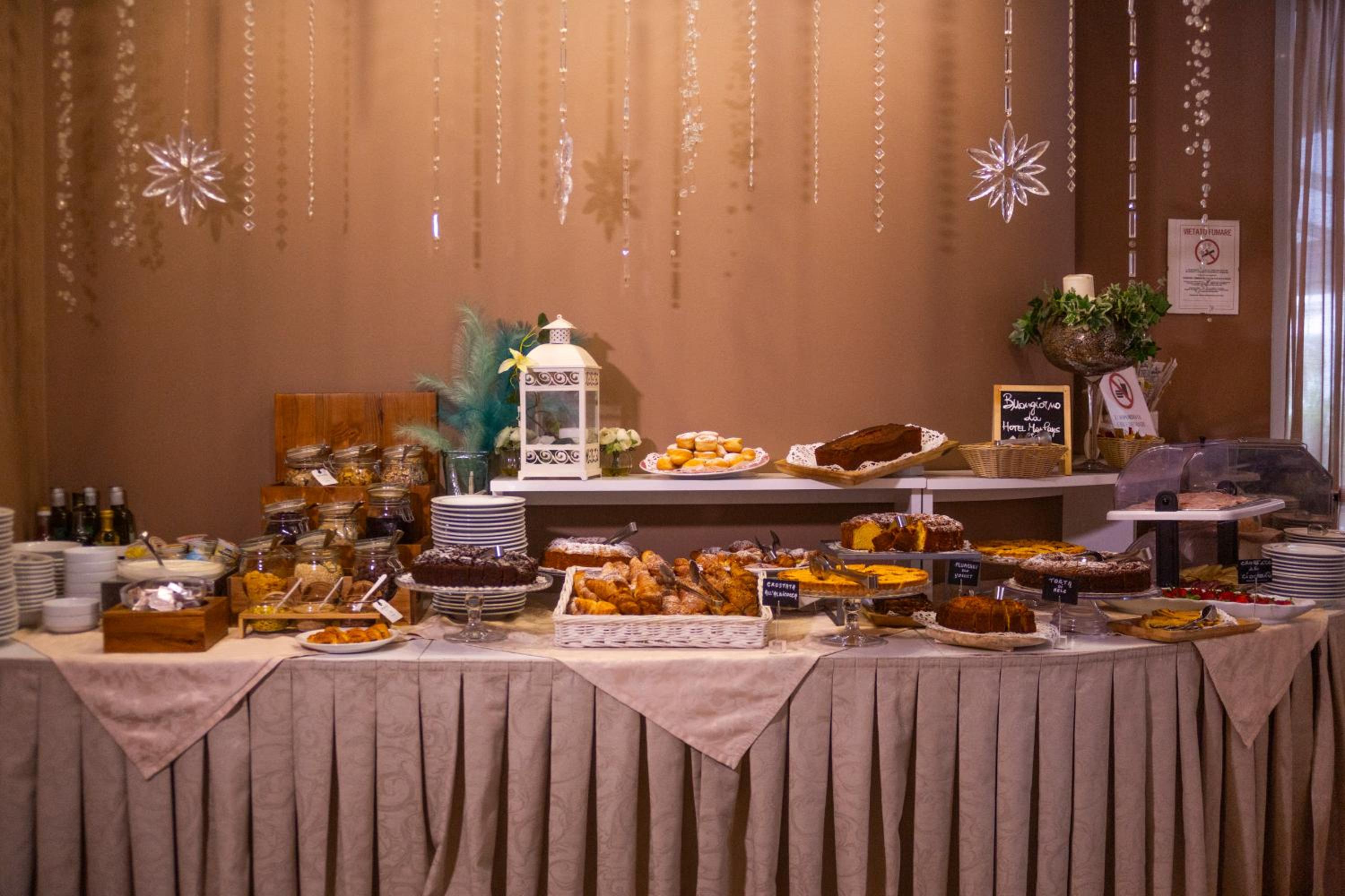 Фото Hotel Mon Pays