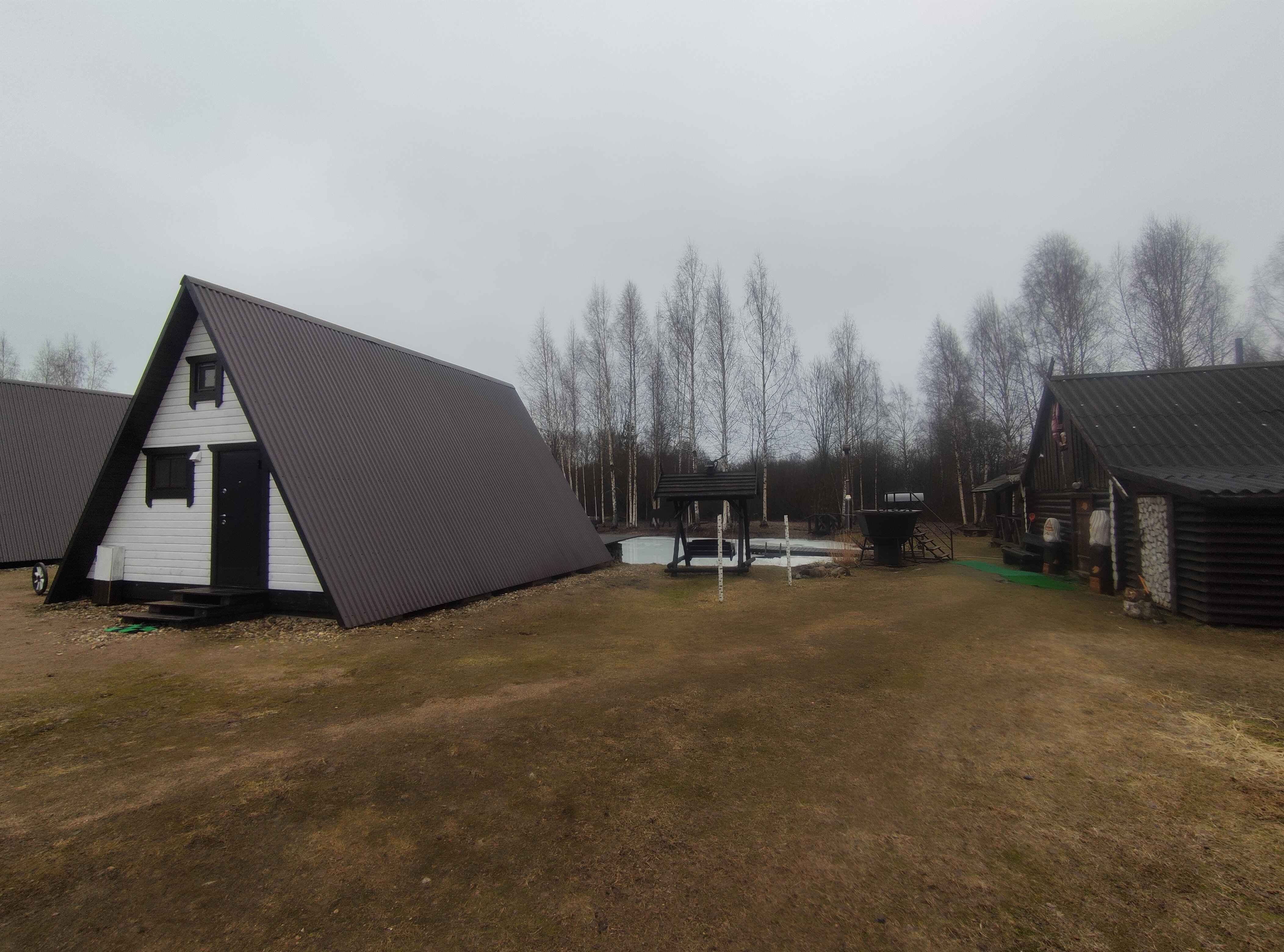 Фото Дом у пруда