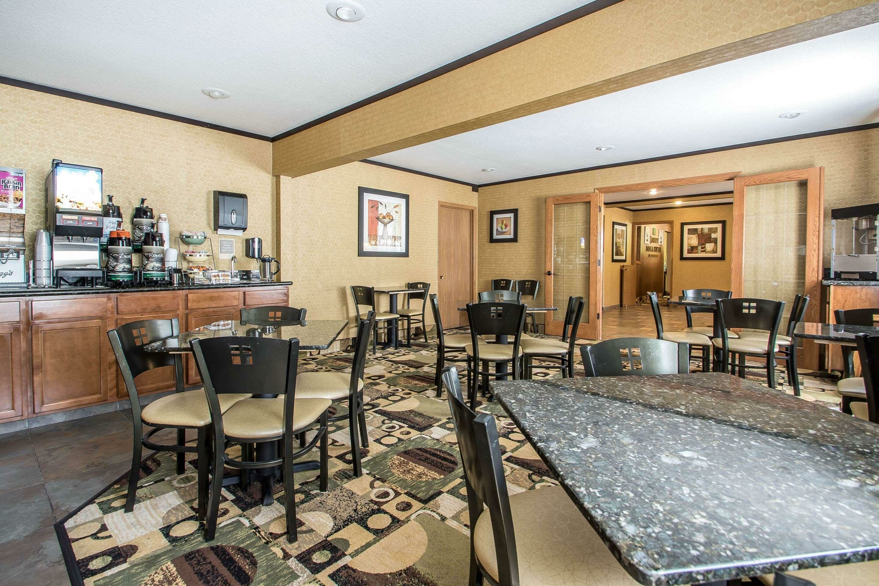 Фото Quality Inn & Suites Decorah