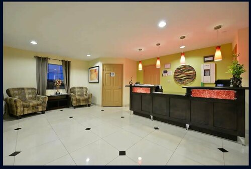 Гостиница Americas Best Value Inn & Suites Lake Charles at I-210 Exit 11 в Лейк-Чарльзе
