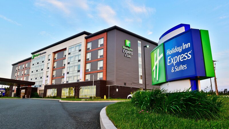 Гостиница Holiday Inn Express & x26; Suites St John's Airport