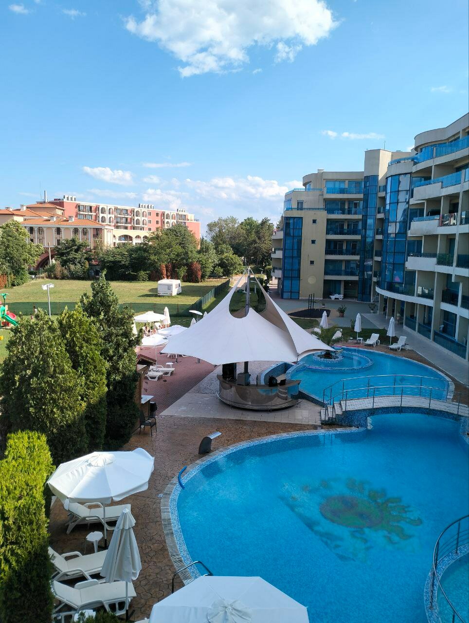 Фото отеля 1