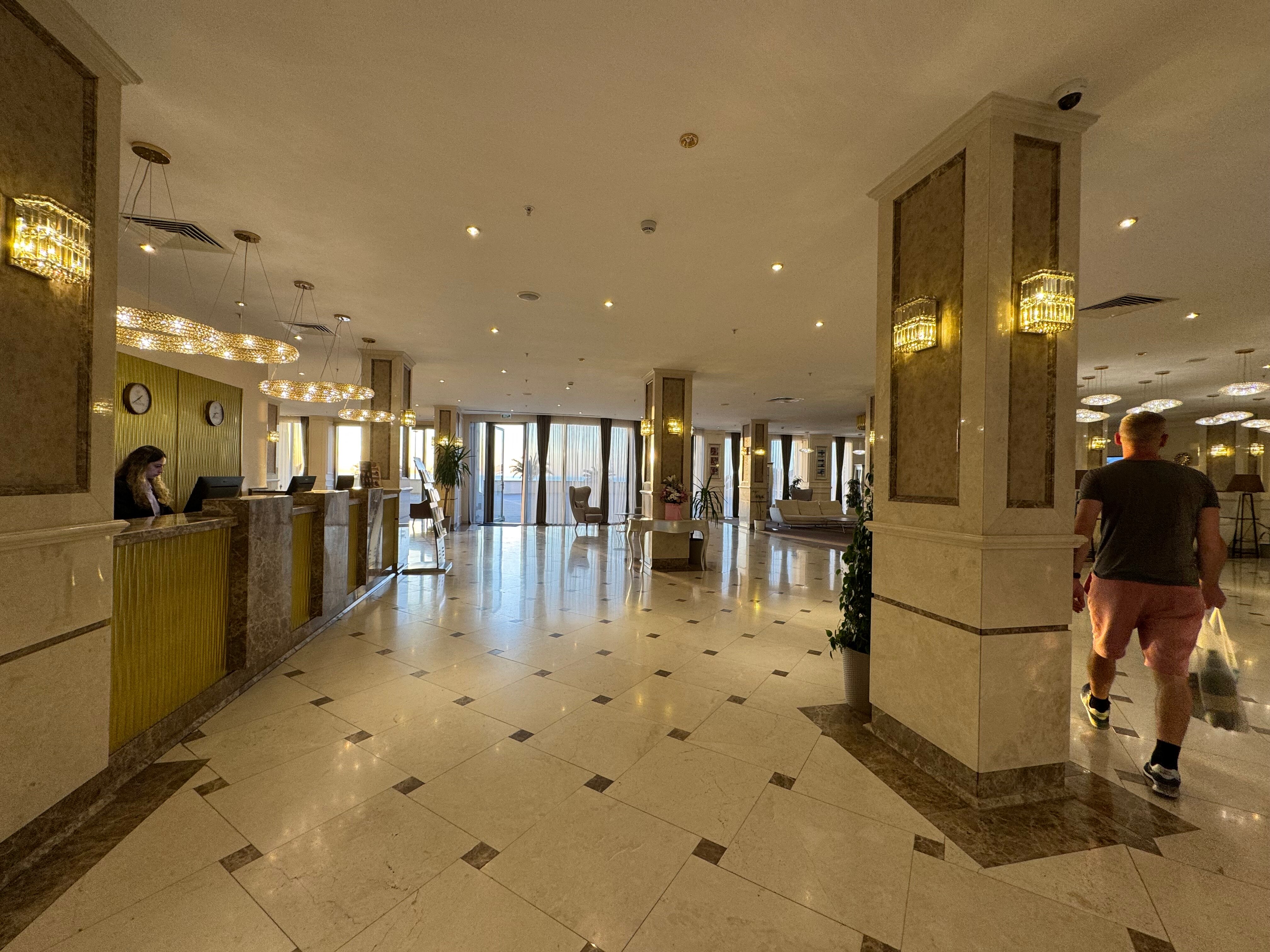 Фото The Grand Gloria Hotel