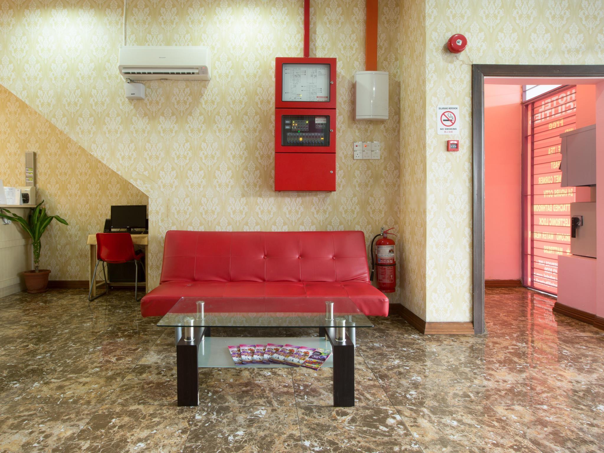 Фото Hotel Zamburger Sungai Besi