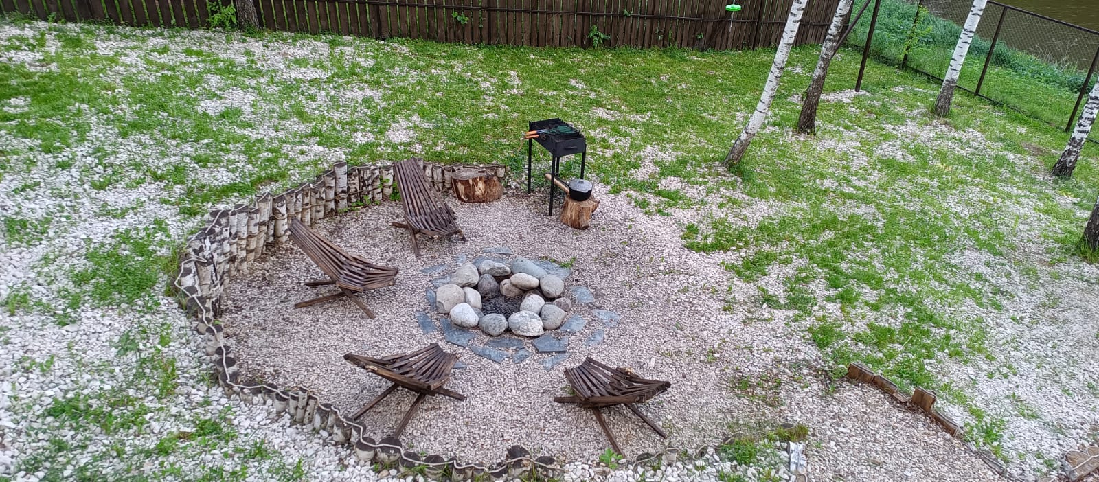 Фото Дом у озера в лесу