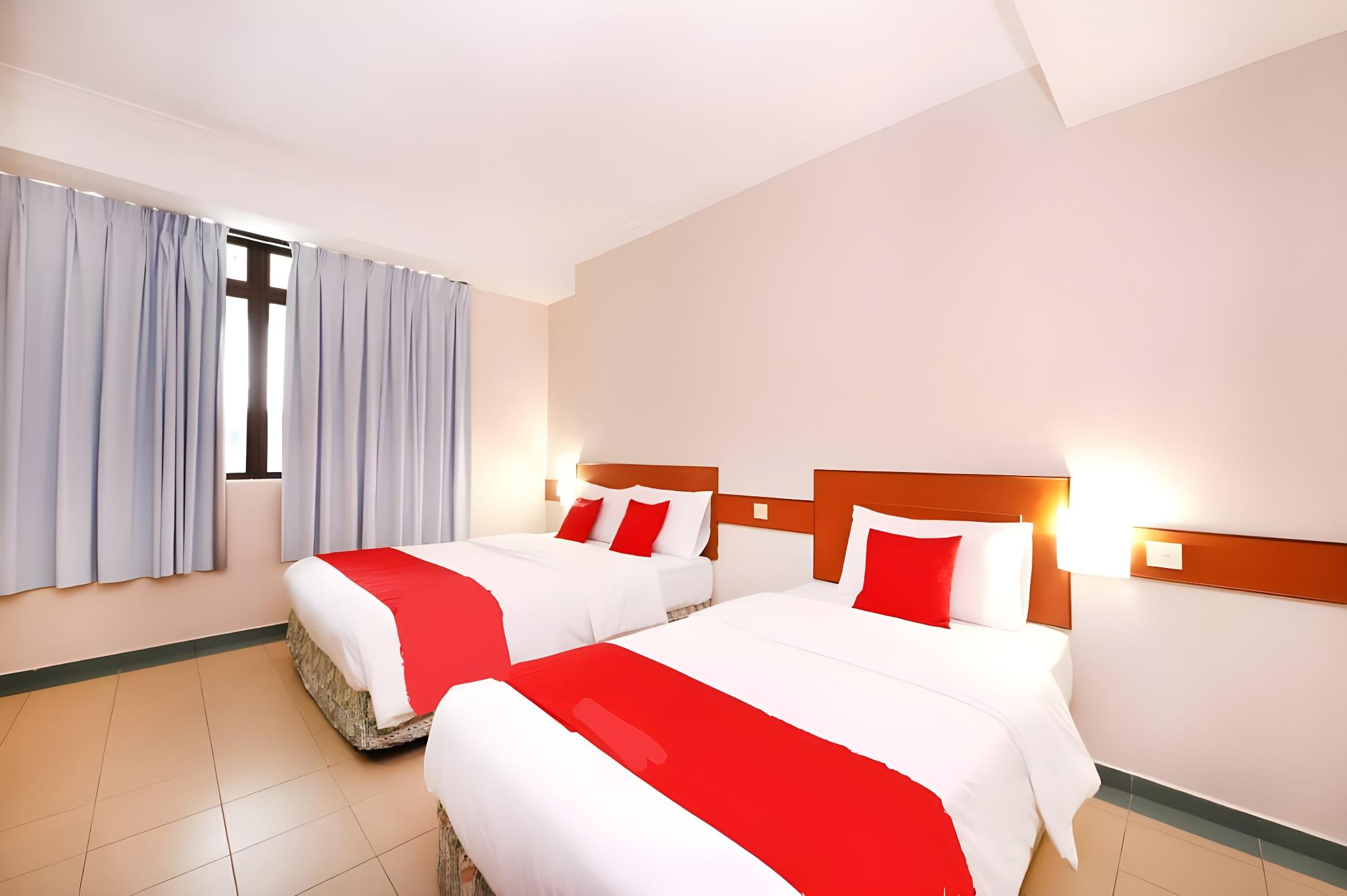 Фото Oyo 764 Hotel Famous Inn