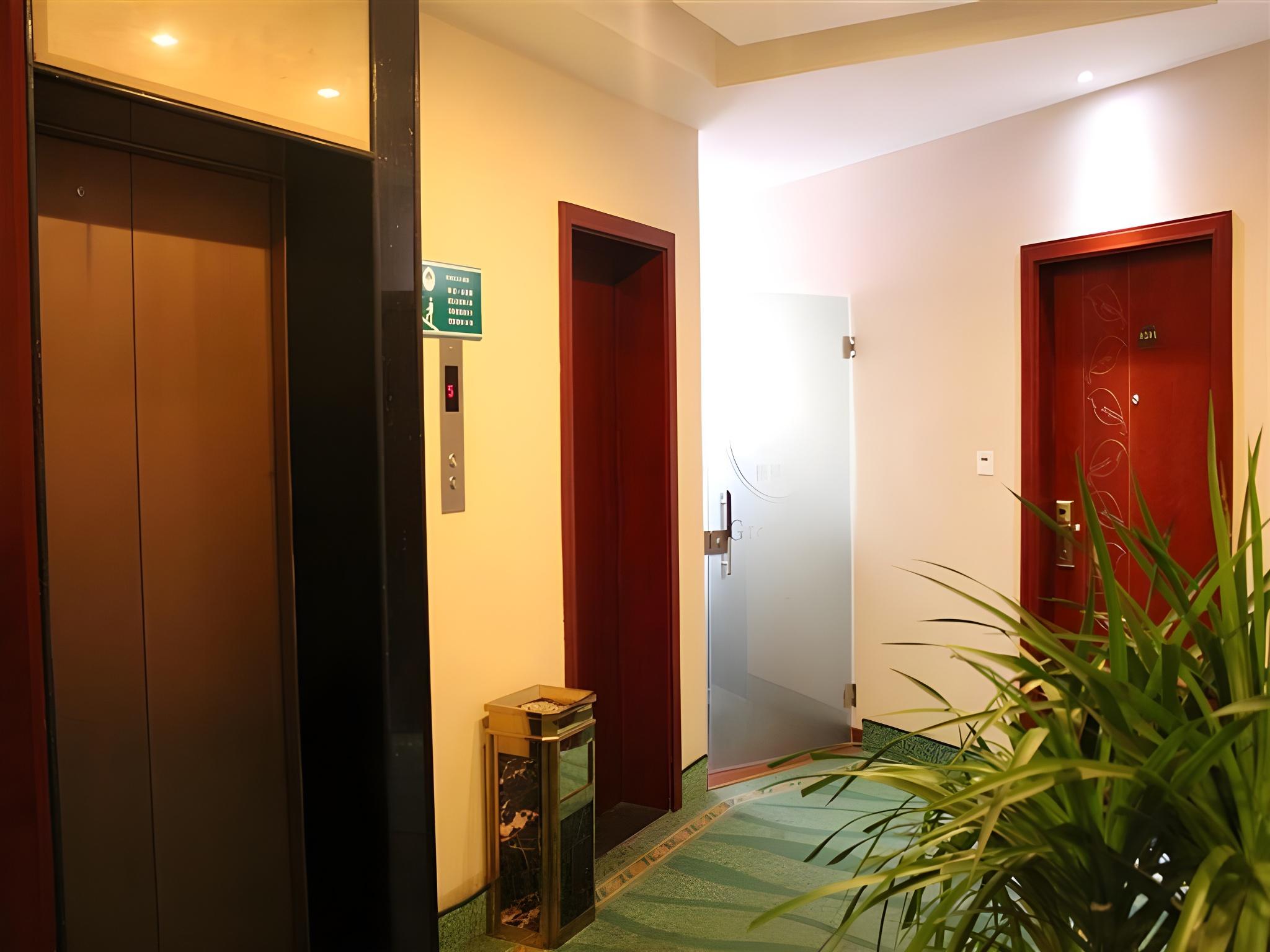 Фото GreenTree Inn Express Hotel