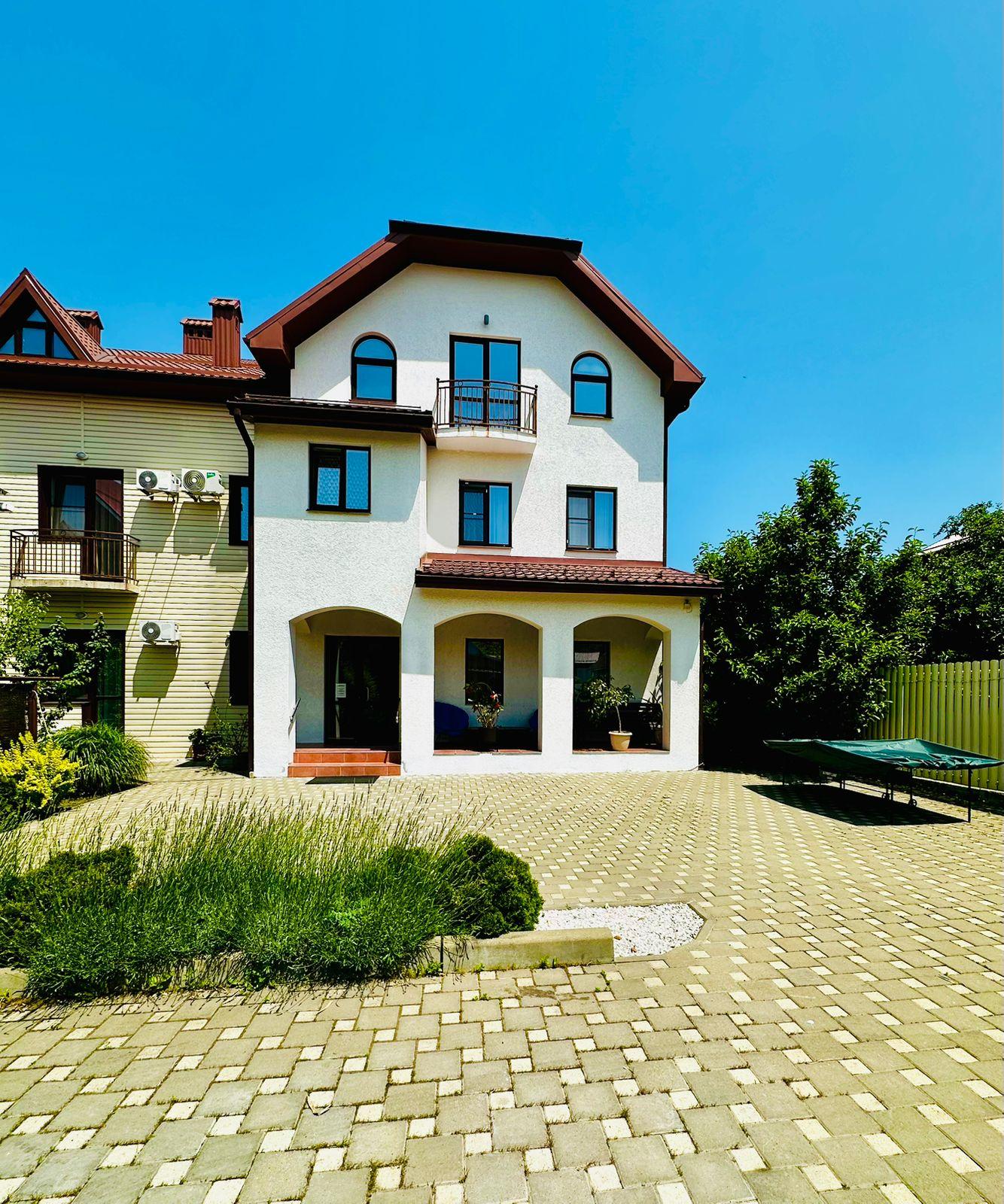 Фото Август