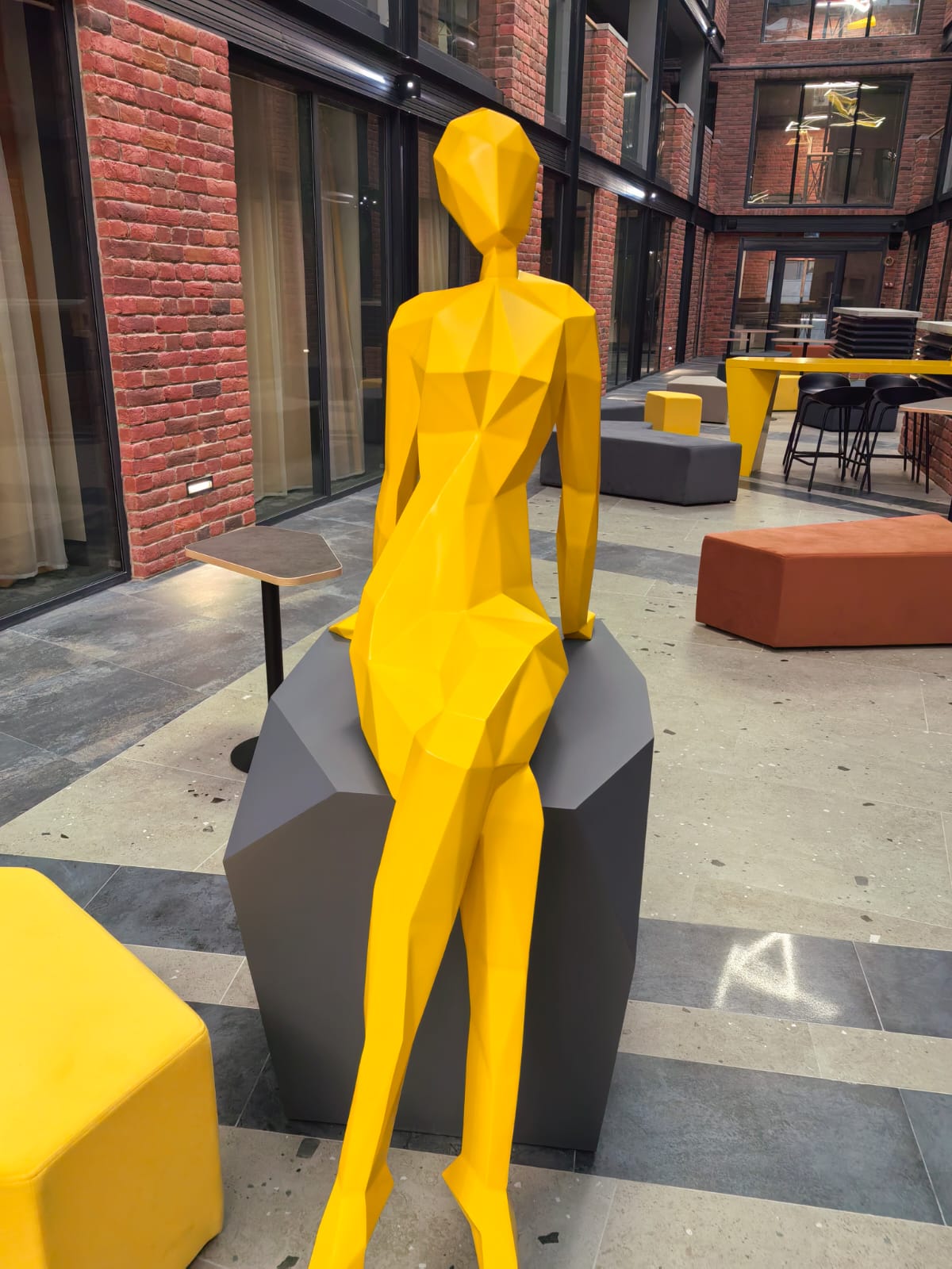 Фото IzzziUP Community L&c