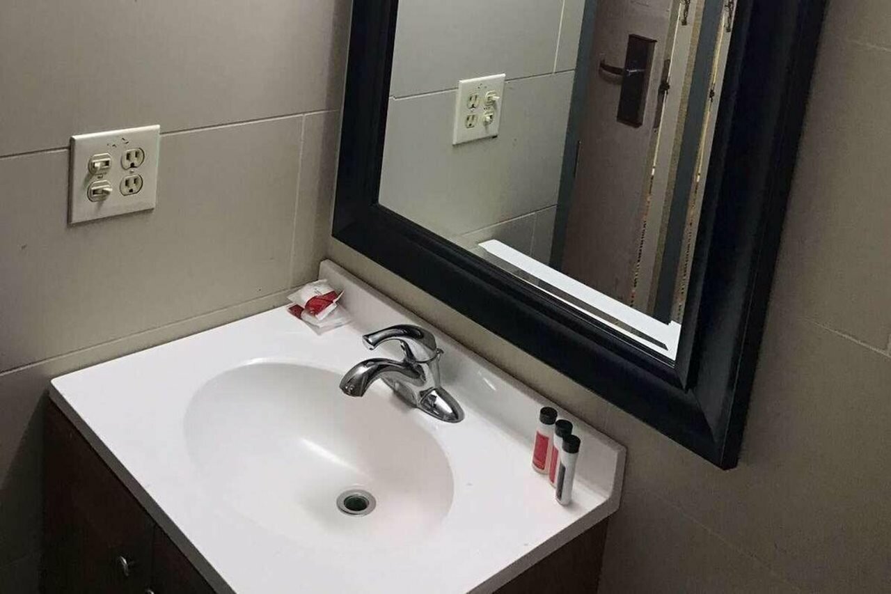 Фото Travelodge by Wyndham Avenel Woodbridge