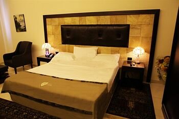 Гостиница Reston Hotel в Джунии