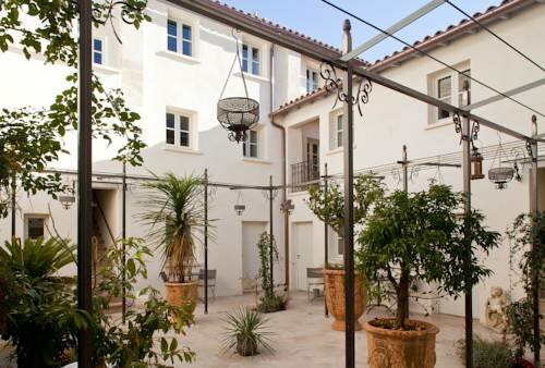 Гостиница Aux Augustins в Ниме